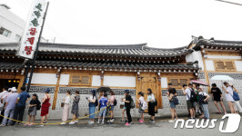 중복 앞둔 삼계탕 전문점 북적북적