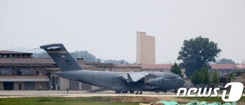 오산공군기지에 대기중인 C-17 수송기 유해 송환 초읽기