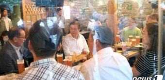 퇴근길 직장인들 만난 문재인 대통령