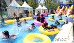 전주 어린이들의 물놀이장 첫마중길로 오세요 