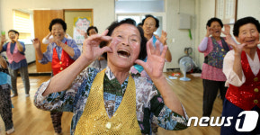 폭염속 중복...최고의 보양식은 웃음