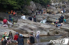 구례 피아골 찾은 피서객들…보기에도 시원