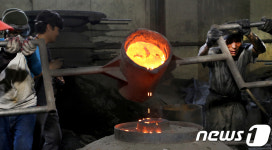 가마솥 거푸집에 1500도 쇳물 붓기