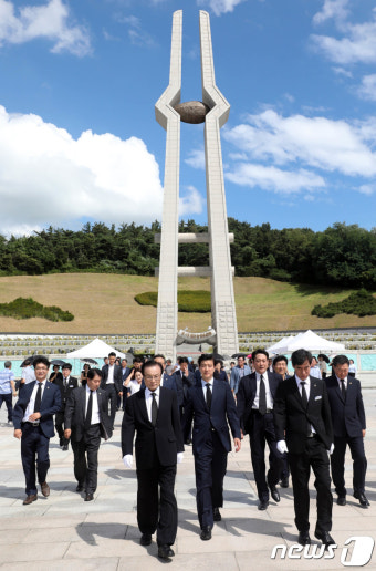 5·18민주묘지 방문한 이해찬 더불어민주당 대표 후보
