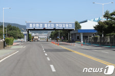 본격 휴가기간 돌입…인적 없는 현대자동차 울산 명촌문