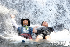 보기만해도 시원한 폭포수 피서