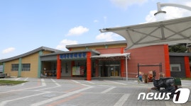 꿀꿀~아기돼지랑 놀아요…진안 돼지문화체험관 오픈