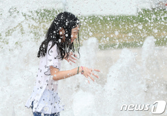 '폭염엔 물놀이죠'