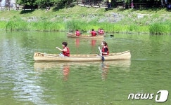 진천 백곡저수지에 카누체험장 개장…35대 비치