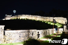 수원 야행…화성 밤거리 걸으며 야경에 흠뻑