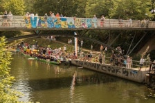 사우나··알프스 워터파크…나라별 이색 여름 나기 