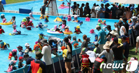 용인시민체육공원 물놀이장 북적북적
