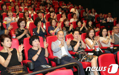 형지리테일신설동직영주 | 패션그룹형지 대리점주 100여명과 함께 씨네바캉스를