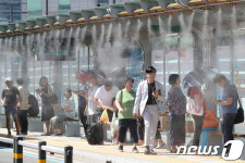 계속되는 폭염에 지친 시민들