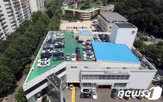 BMW 서비스센터 주변 학교운동장까지