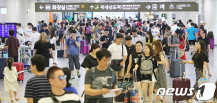 제주공항 발권시스템 한때 마비…KT 통신망 장애 때문