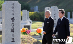 국립대전현충원 애국지사 묘역 찾은 이낙연 총리