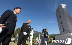 국립대전현충원 애국지사 묘역 참배하는 이낙연 국무총리