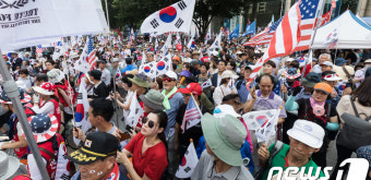 보수단체, 광복절 집회서 '문재인 대통령 탄핵' 촉구