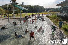 아직은 물놀이