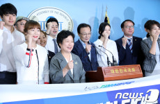 청년들 기 받는 이해찬