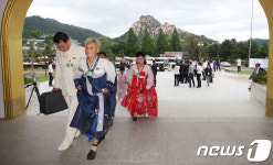둘째날 만남에 설레는 가족들