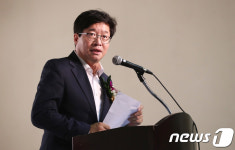 버드내노인복지관 증축 축하하는 염태영 수원시장