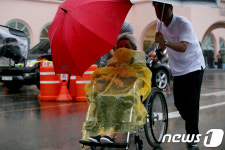 태풍 뚫고 상봉장 갑니다