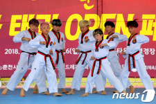 관객 압도하는 눈빛