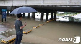 대전 만년교 아래 물에 잠긴 자전거도로 