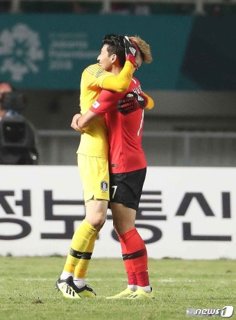 손흥민-조현우 '뜨거운 포옹'