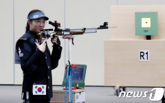미소 짓는 임하나