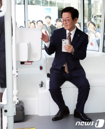 이재명 지사 '자율주행차 어서 타세요'