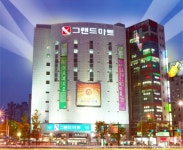 그랜드마트 떠난 신촌 알짜 자리, 이마트 삐에로쑈핑 들어선다