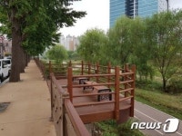 안양시, 학의천 제방 산책로 새단장