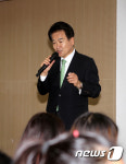 전주 만성초등학교 찾아 특강하는 정동영 대표