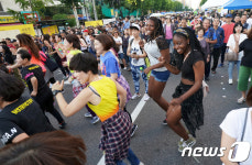 세계거리춤축제, 흥겨운 댄스