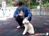 [인터뷰]슬리피 반려견과 산책 때 목줄·배변봉투 기본, 물통도 챙기세요