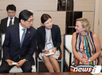 유엔 국제상거래법위원회 사무국장 만난 박상기 장관