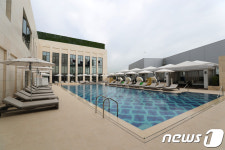 영종 파라다이스시티 2차, 실외 수영장