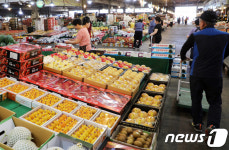 추석 앞두고 북적이는 울산농수산물도매시장