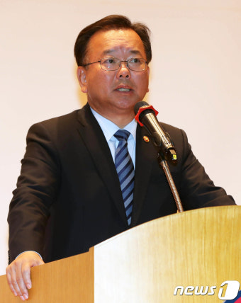 정부대전청사 찾은 김부겸 장관