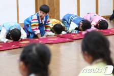 이렇게 절 하는게 맞나요?