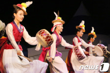한국춤의 재해석...DA&CE수 무용단