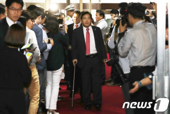 문희상 국회의장 항의 방문 마친 심재철 의원