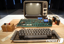 애플 첫 컴퓨터 APPLE-1, 경매서 4억여원에 낙찰