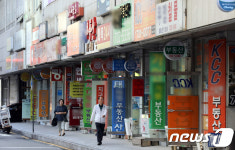 한산한 부산 부동산 중개사무소 거리