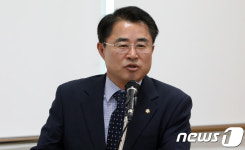 5·18과 여성성폭력 학술 세미나 참석한 최경환