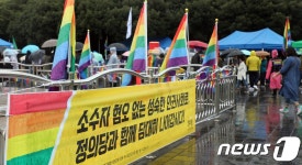 혐오를 멈춰달라…긴장감 속 막 오른 제주퀴어축제