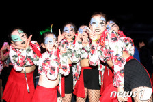 탈춤축제장에 왔어요